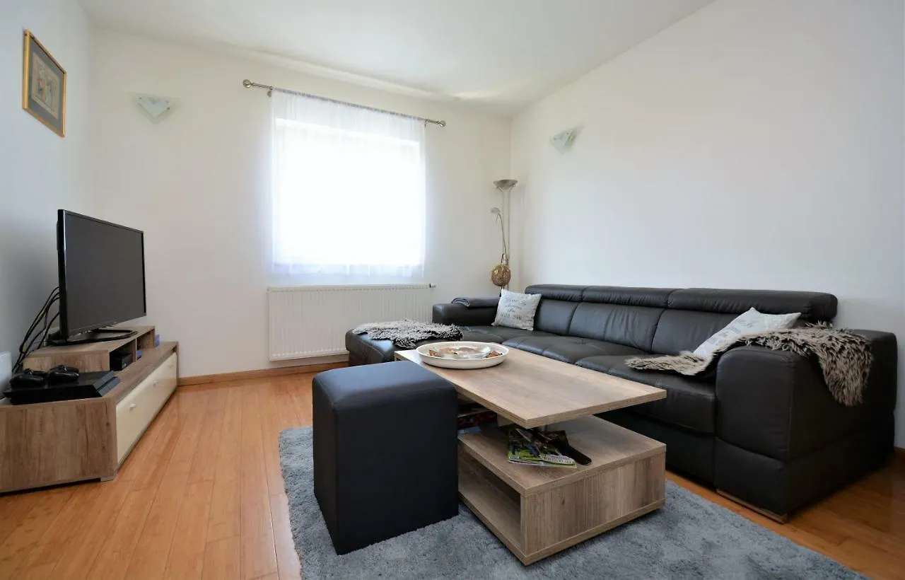 Apartments Miro Petrčane 0*,
