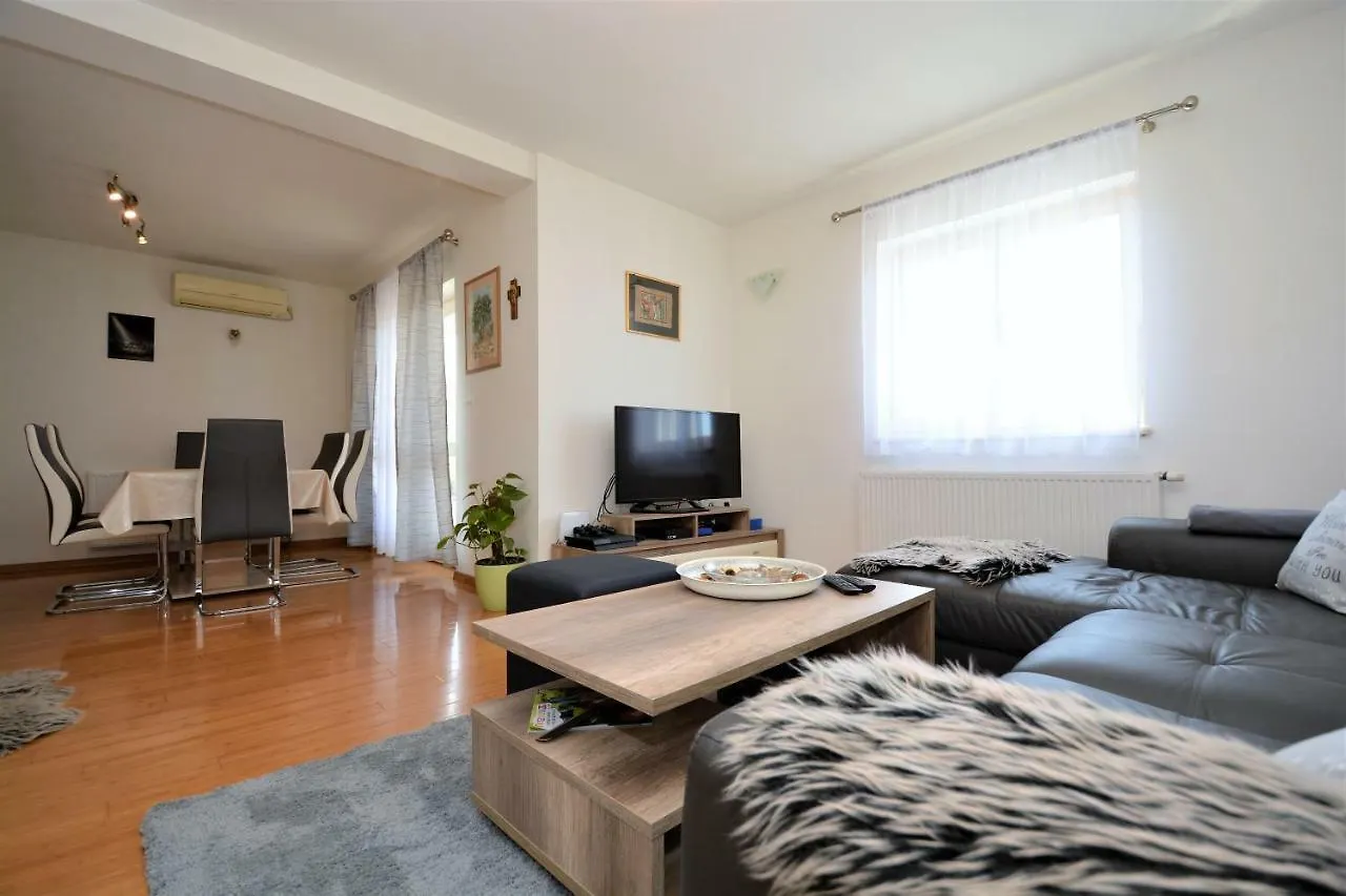 Apartments Miro Petrčane