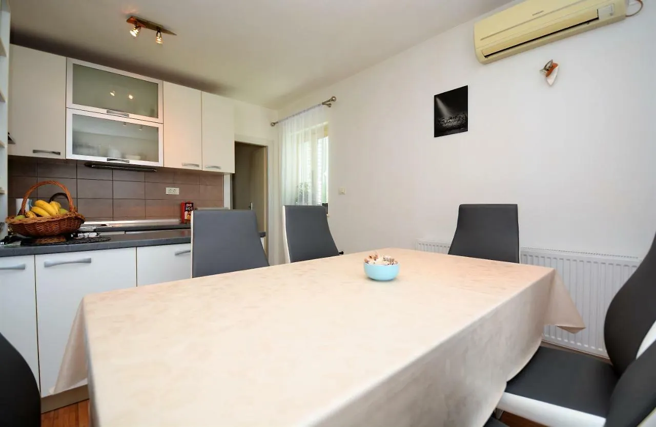 Apartments Miro Petrčane Croacia