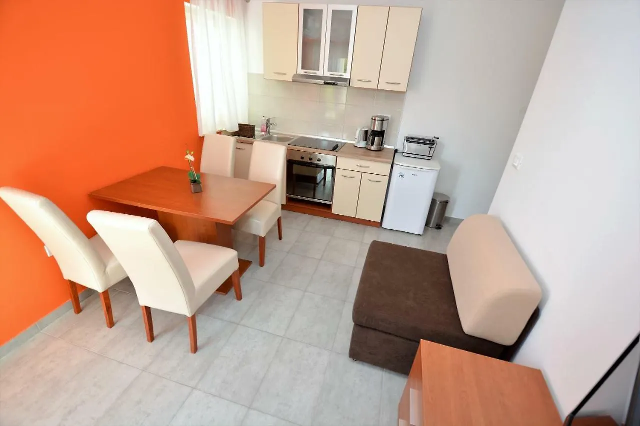 Apartments Miro Petrčane 0*,  Croacia
