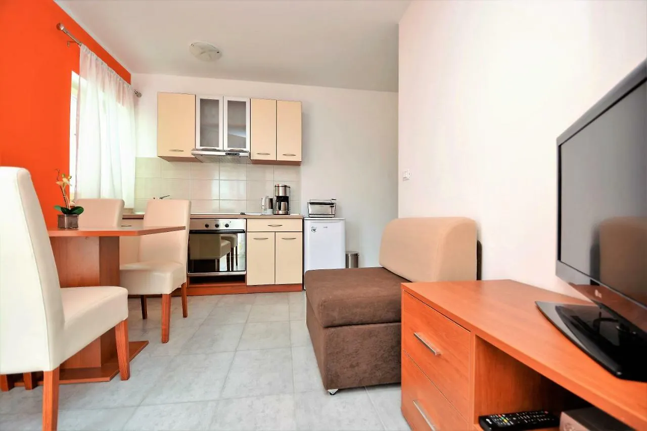 Apartments Miro Petrčane 0*,