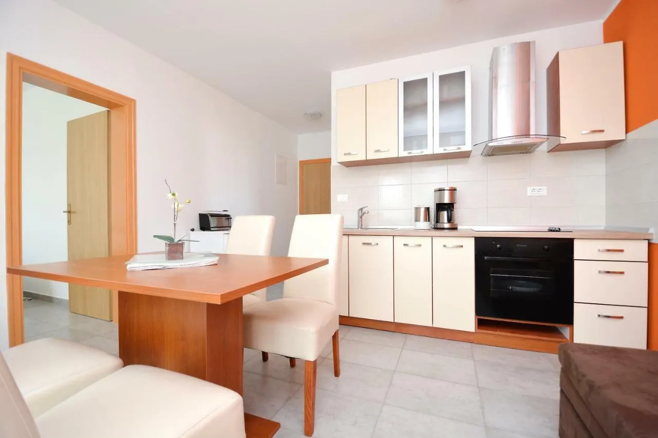 Apartments Miro Petrčane 0*,  Croacia