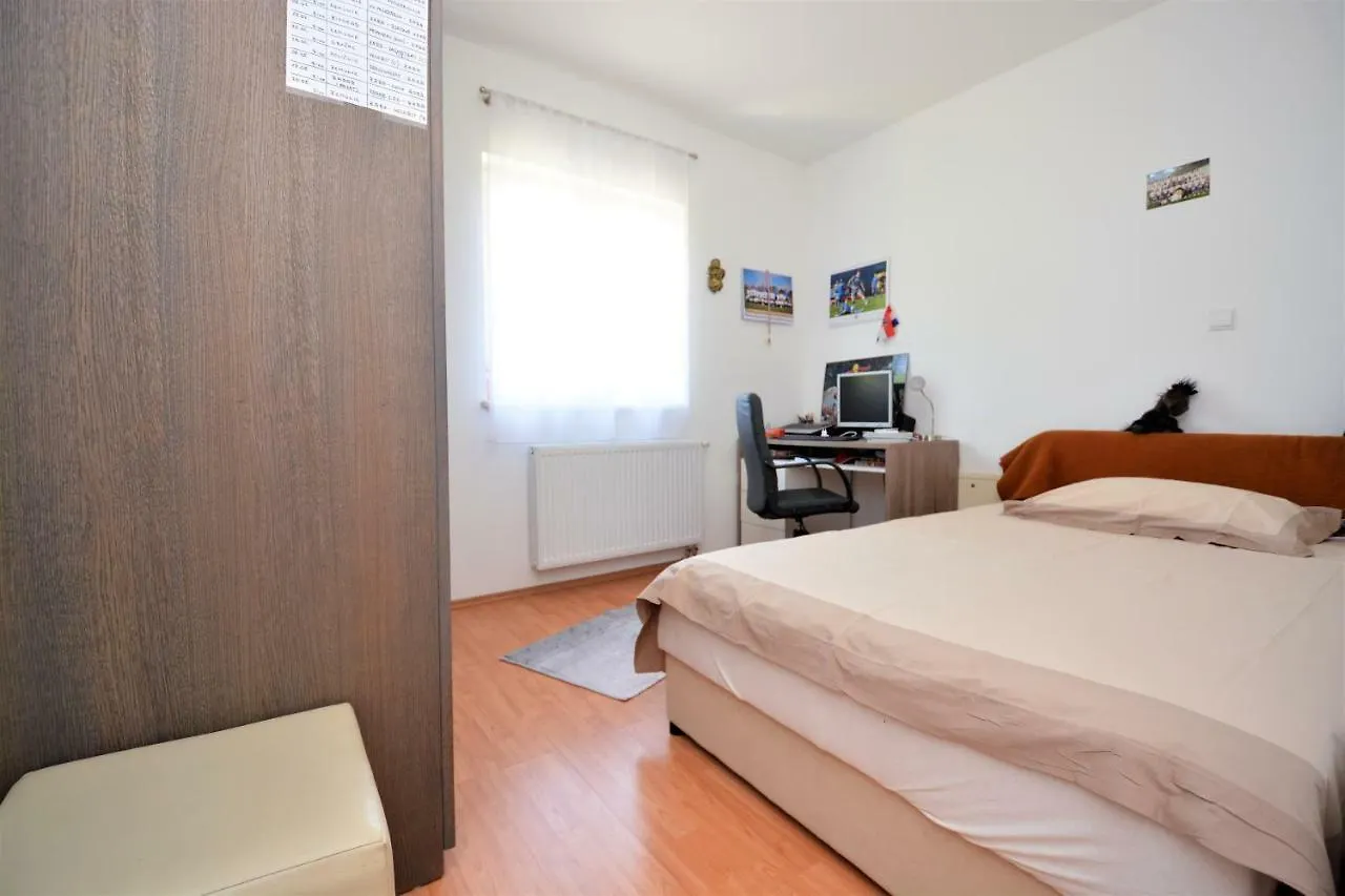 Apartments Miro Petrčane