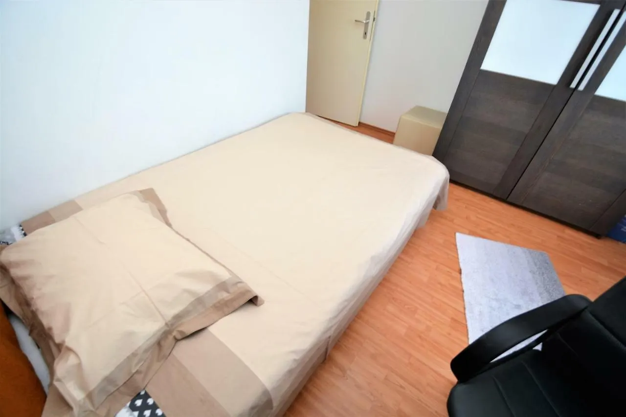 Apartments Miro Petrčane 0*,